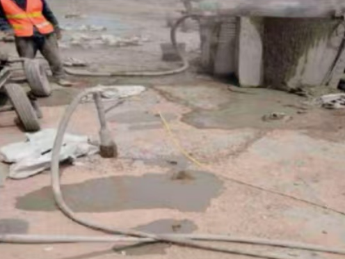 连山水泥混凝土路面板底注浆技术 路面脱空注浆整治方案